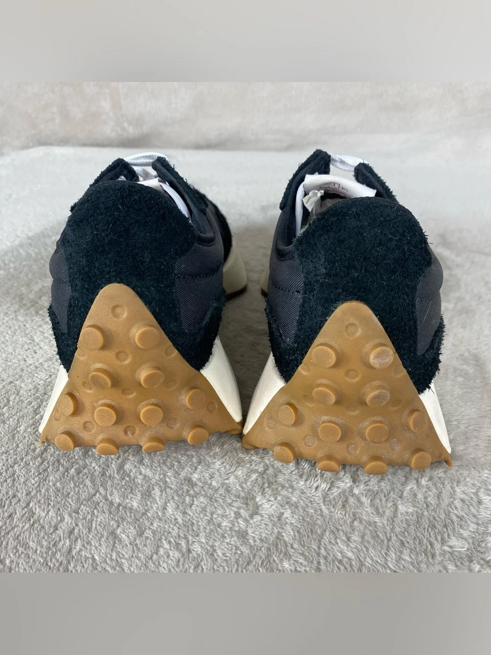 New Balance 327 WS327BL Womens Size 9 Black White Gum Running Shoes